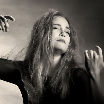 &copy; Tom Zimberoff