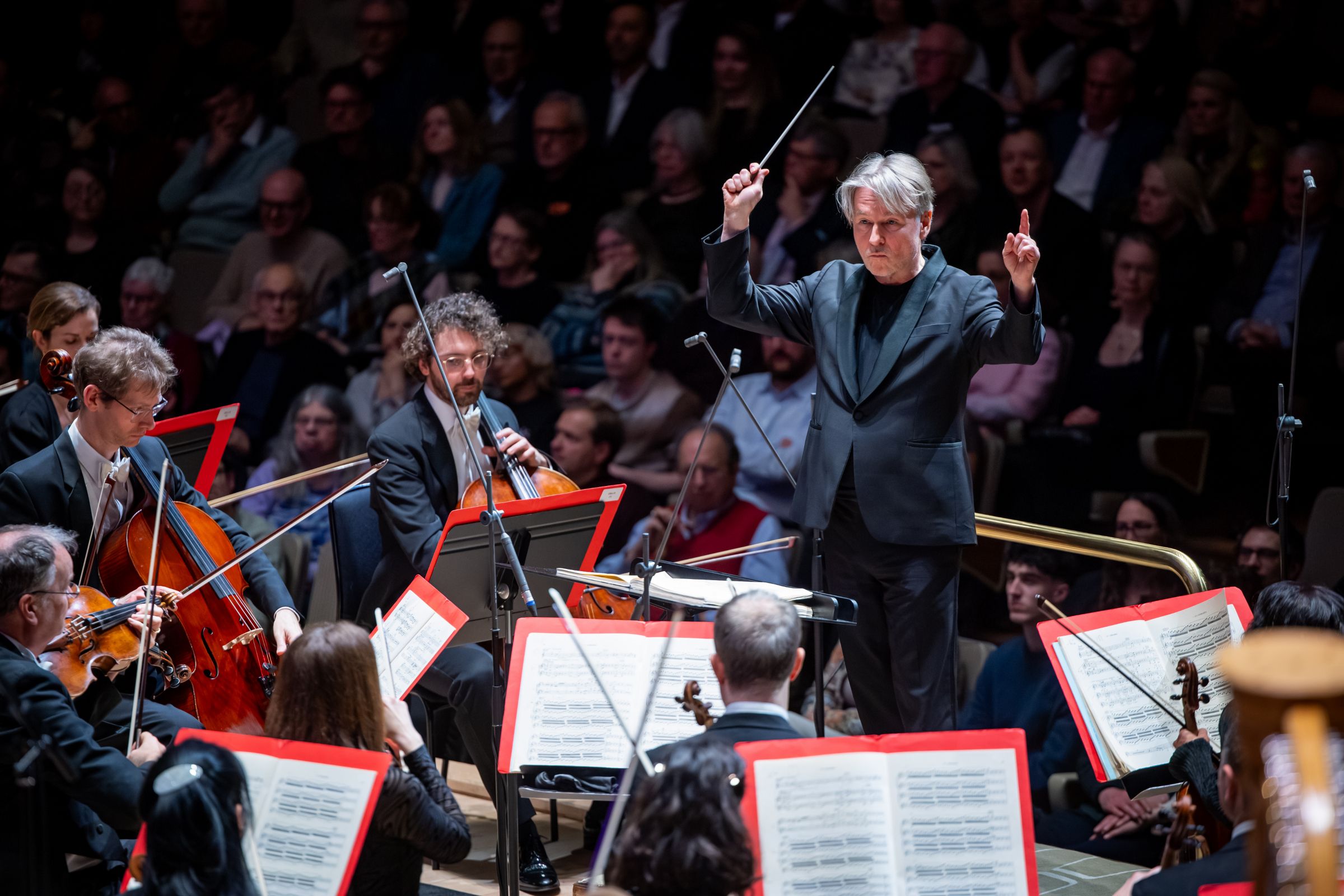 Esa-Pekka Salonen dirigiert das Philharmonia Orchestra &copy; Philharmonia Orchestra | Marc Gascoigne