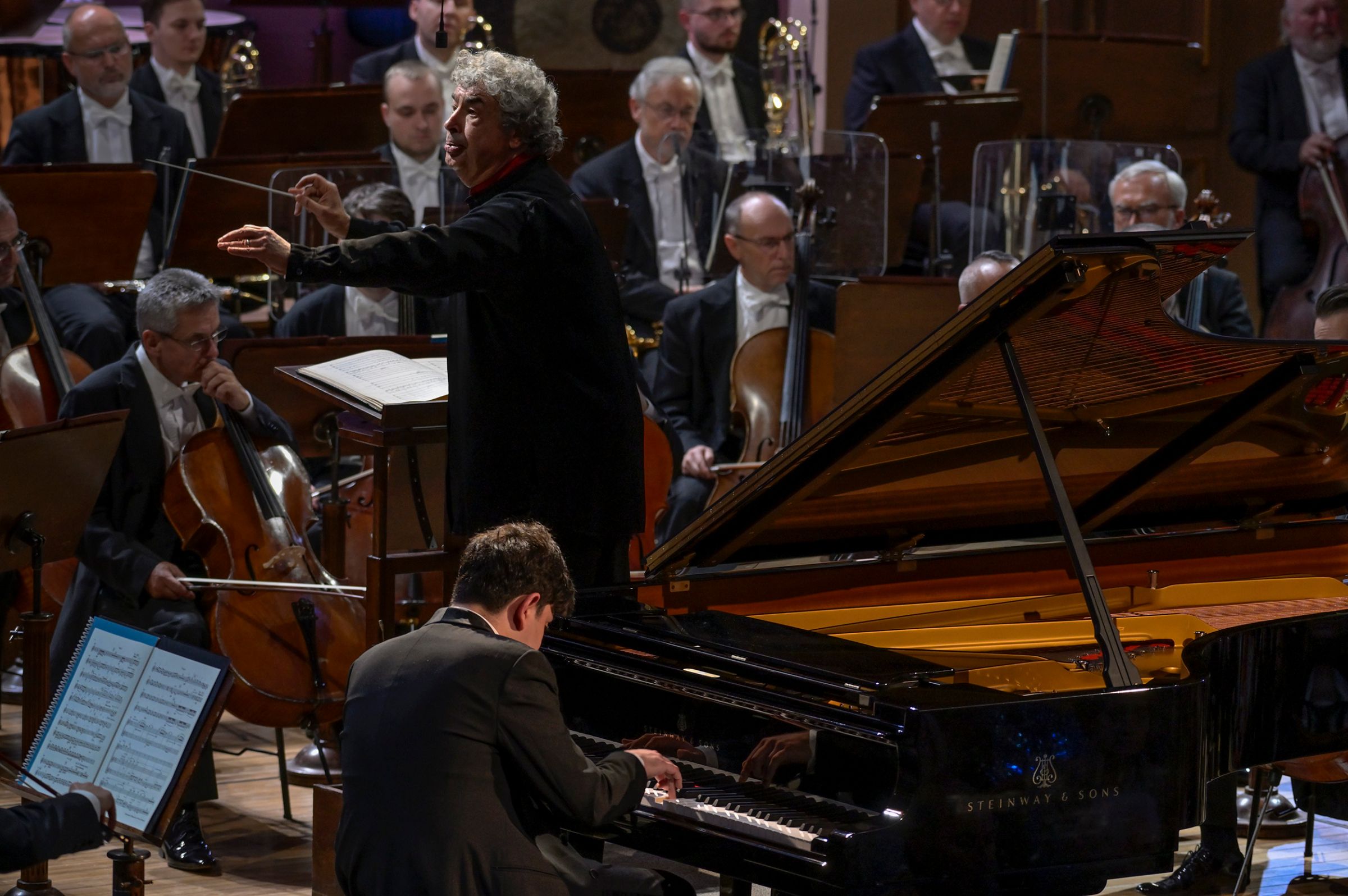 Semyon Bychkov conducts Abduraimov and the Czech Philharmonic &copy; Petr Kadlec