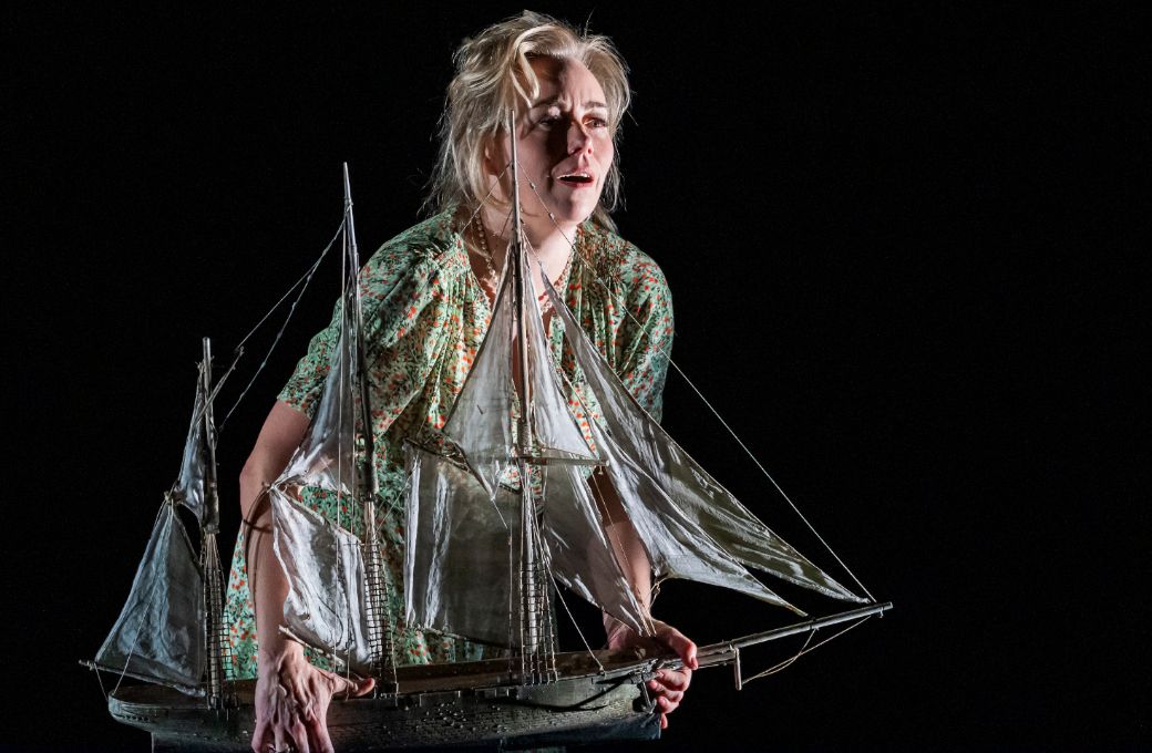 Elisabet Strid as Senta in <i>The Flying Dutchman</i> &copy; ROH | Tristram Kenton
